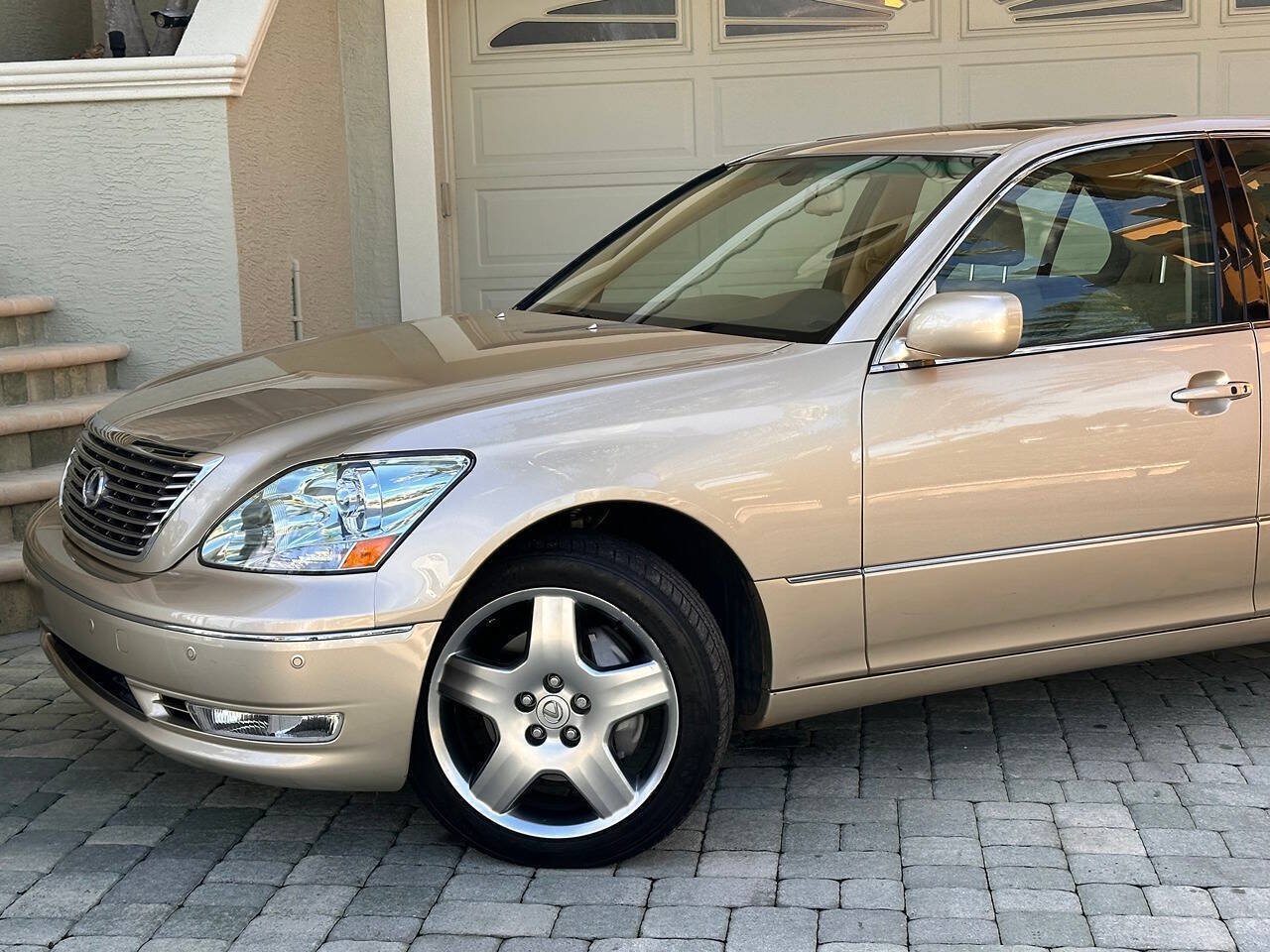 Used 2006 Lexus LS 430 RWD image 2