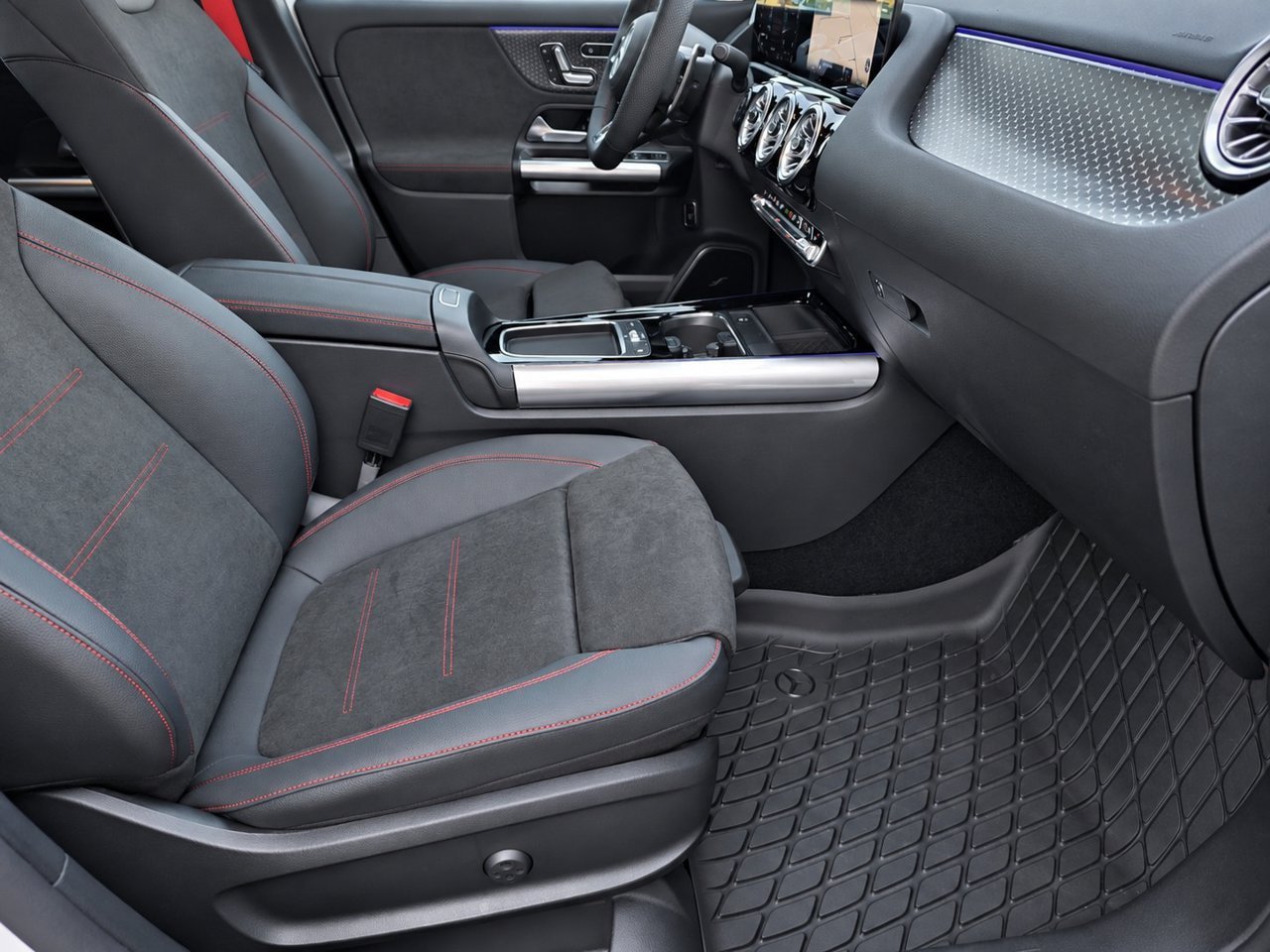 New 2026 Mercedes-Benz GLA 35 AMG 4MATIC image 32