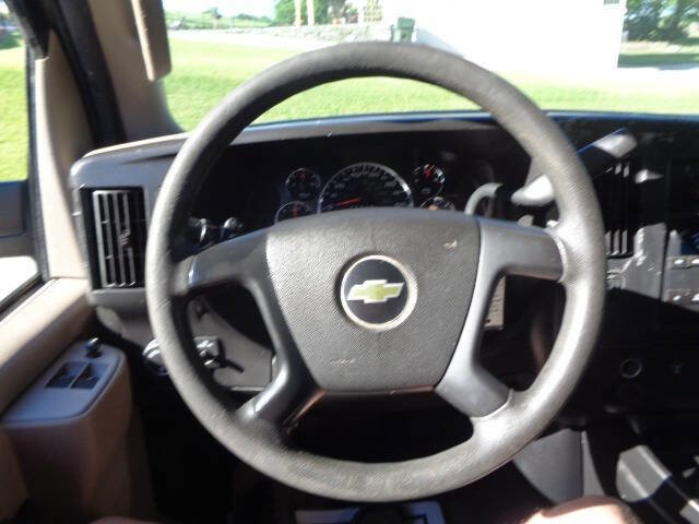 Used 2016 Chevrolet Express 2500 RWD image 16