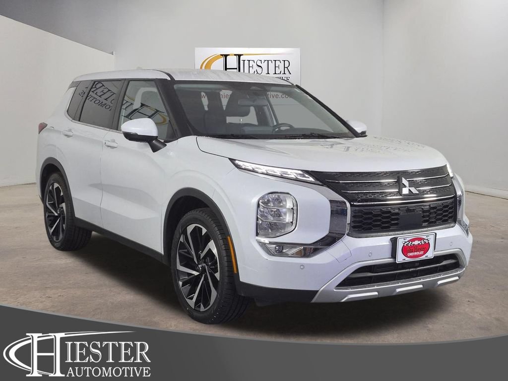 Used 2023 Mitsubishi Outlander SE FWD 360° Tour