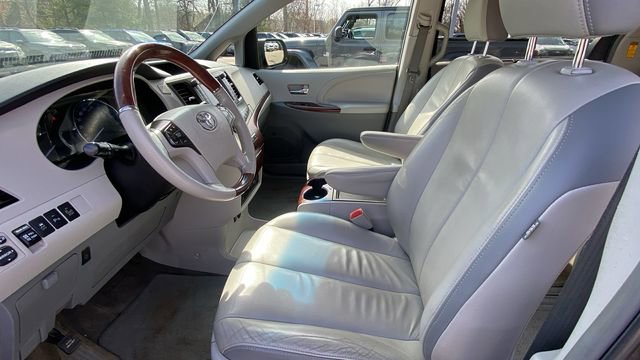 Used 2014 Toyota Sienna Limited w/ Limited Premium Package image 31