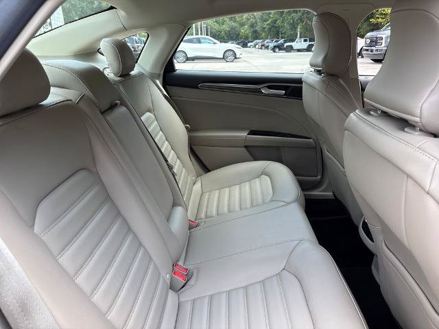 Certified 2017 Ford Fusion SE w/ Fusion SE Technology Package FWD image 29