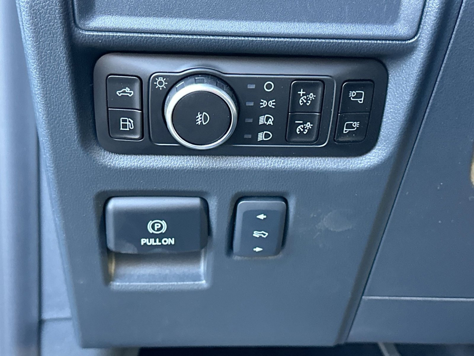 New 2025 Ford F150 Platinum w/ Equipment Group 702A High image 17