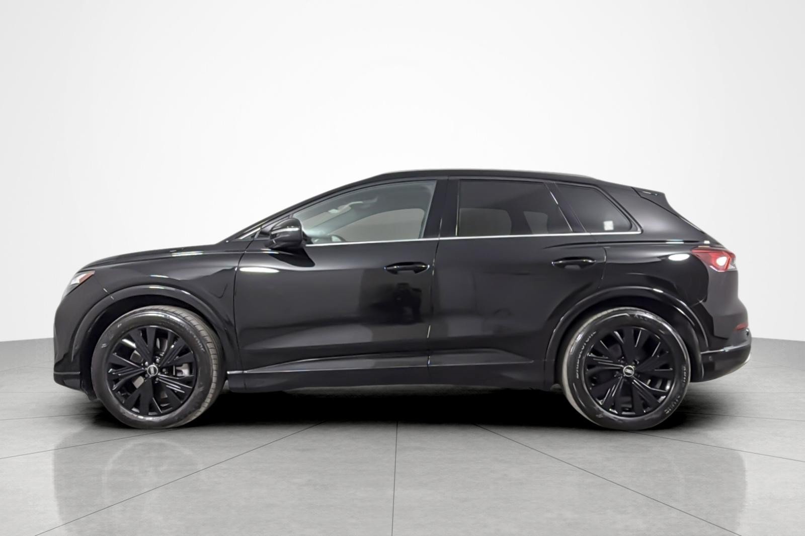 Used 2023 Audi Q4 e-tron Premium Plus w/ Premium Plus RWD image 2