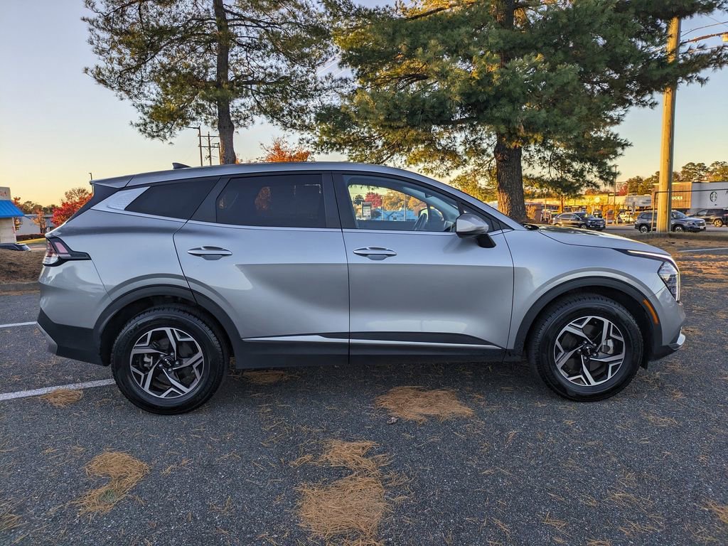 Used 2024 Kia Sportage LX image 3