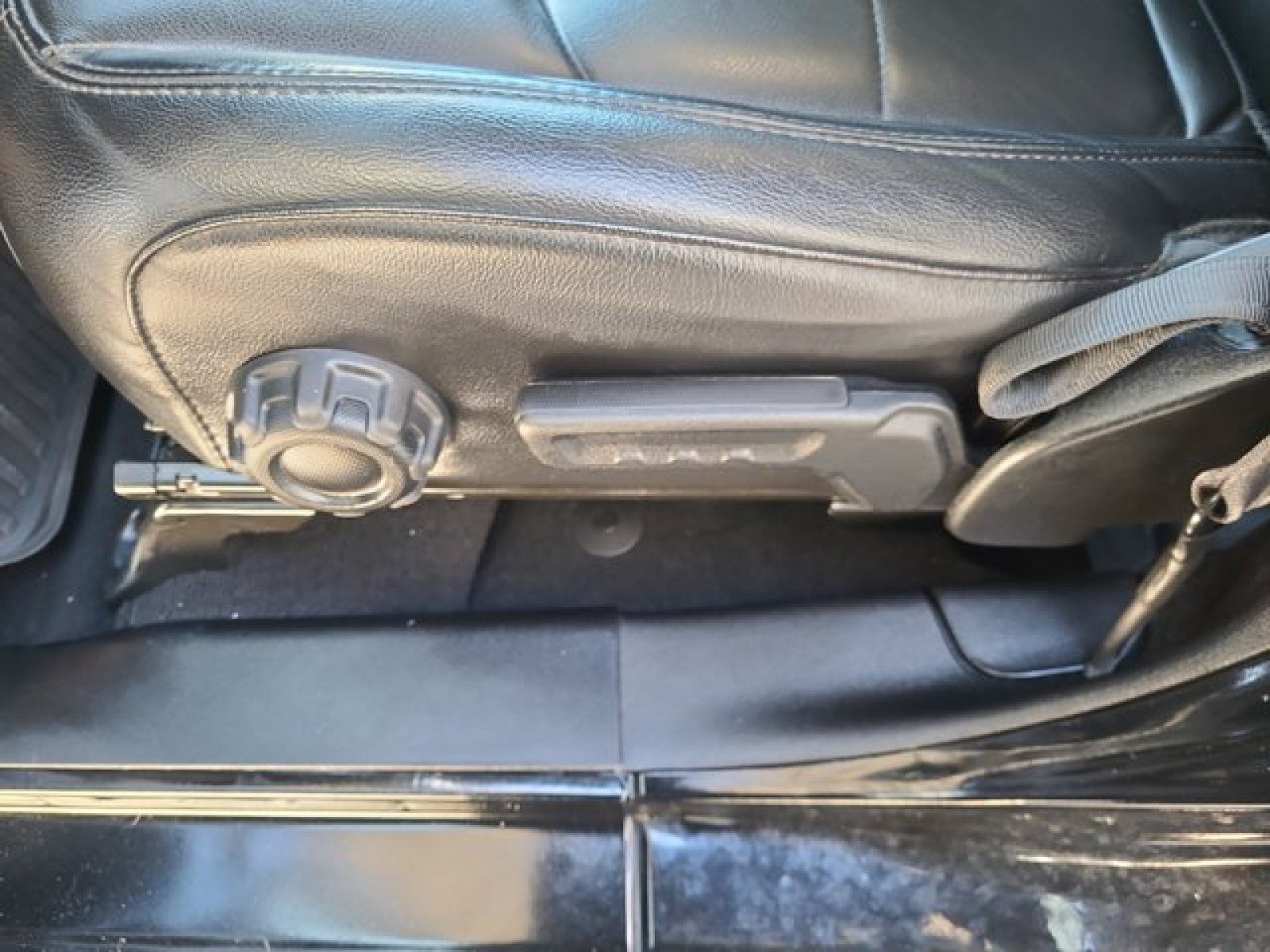 Used 2023 Jeep Wrangler Unlimited Sahara AWD/4WD image 12