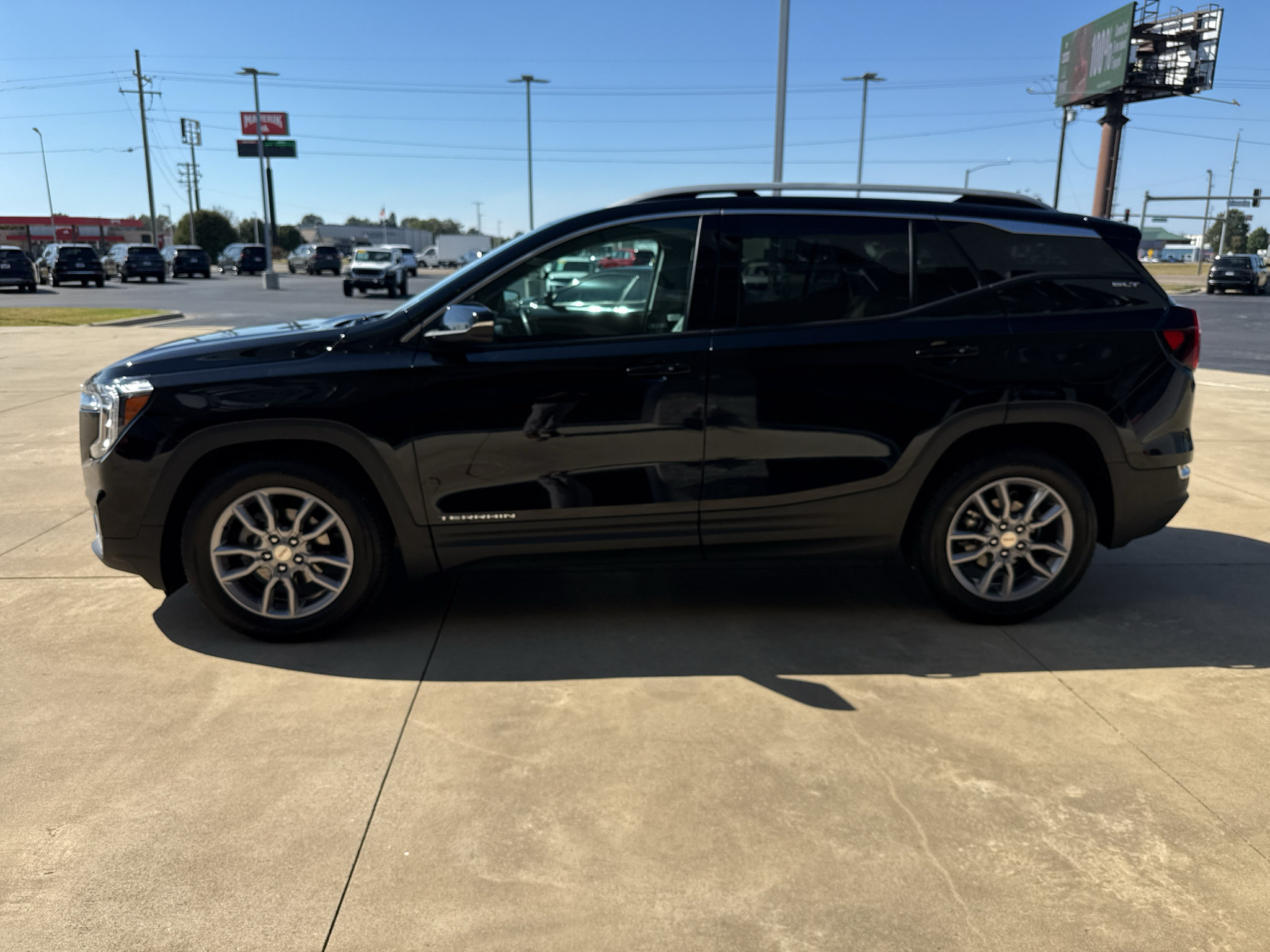 Used 2022 GMC Terrain SLT FWD image 4