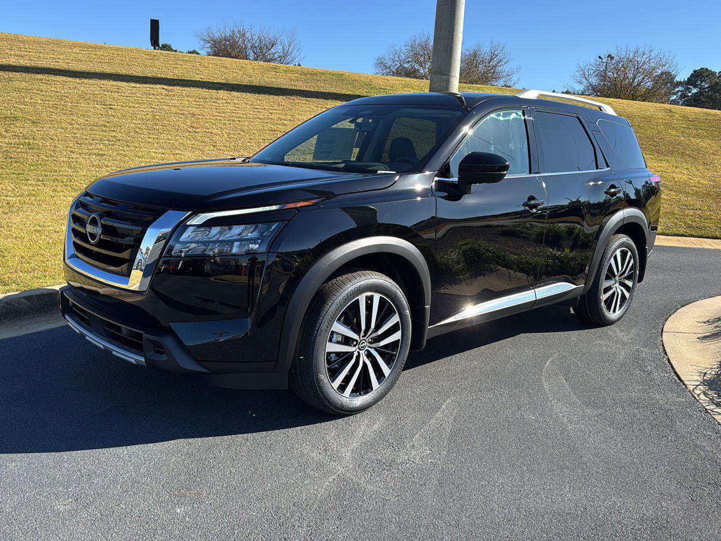 New 2025 Nissan Pathfinder Platinum