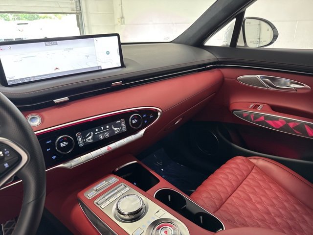 Used 2025 Genesis GV70 3.5T Sport w/ Sport Advanced Package image 27