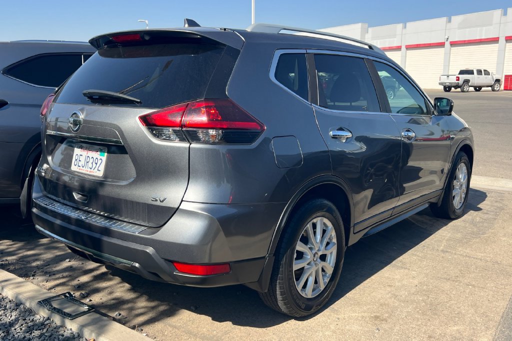 Used 2018 Nissan Rogue SV w/ Sun & Sound Touring Package FWD image 6