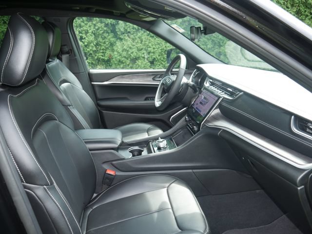 Used 2025 Jeep Grand Cherokee Limited 4xe w/ Luxury Tech Group II AWD/4WD image 27