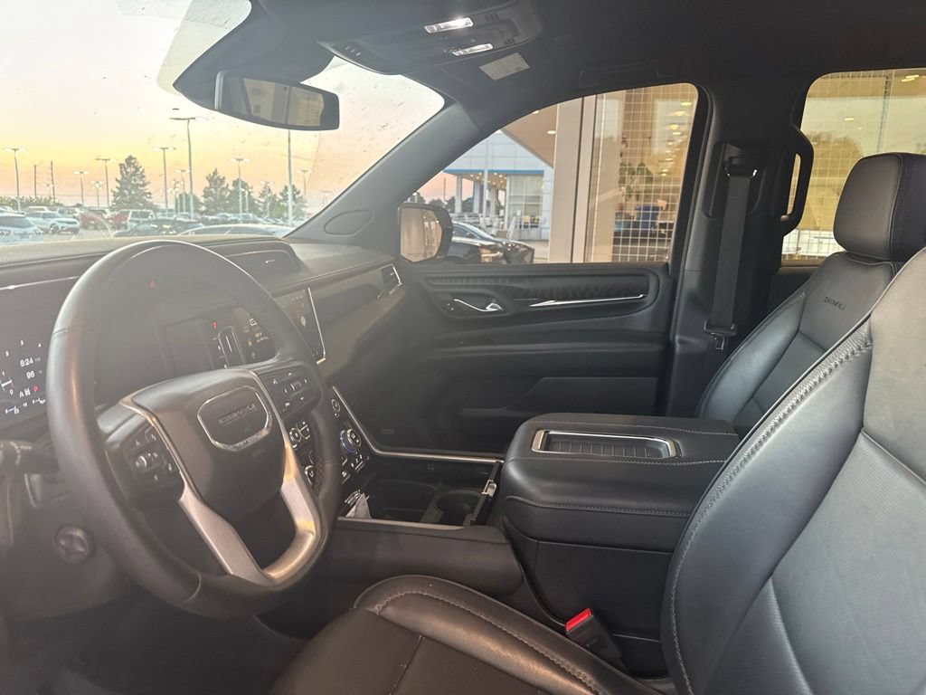 Used 2023 GMC Yukon XL Denali w/ LPO, Floor Liner Package AWD/4WD image 9