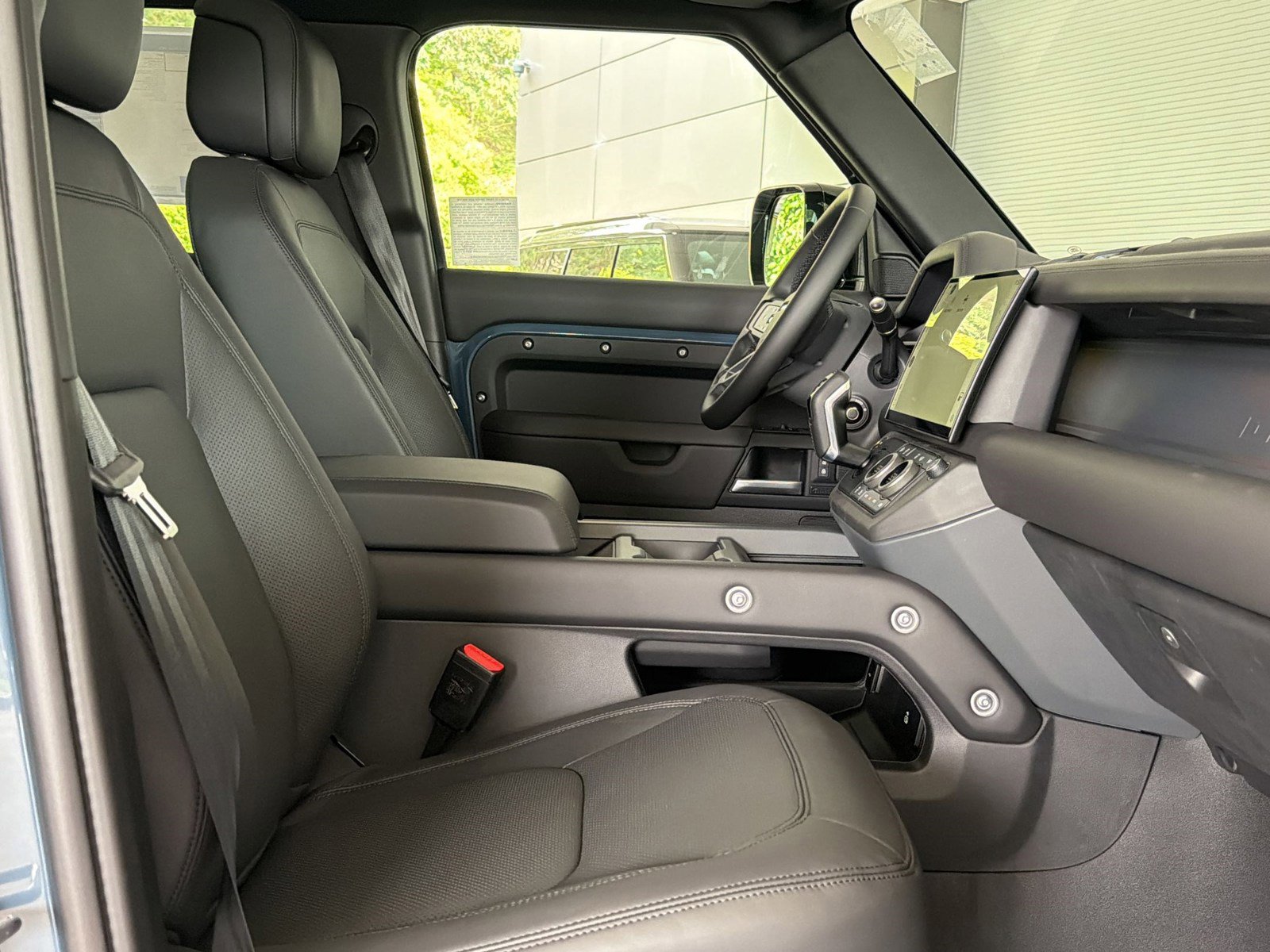 New 2026 Land Rover Defender 110 X-Dynamic SE AWD/4WD image 31