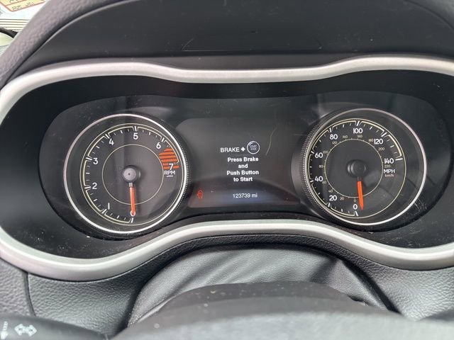 Used 2017 Jeep Cherokee Limited image 14