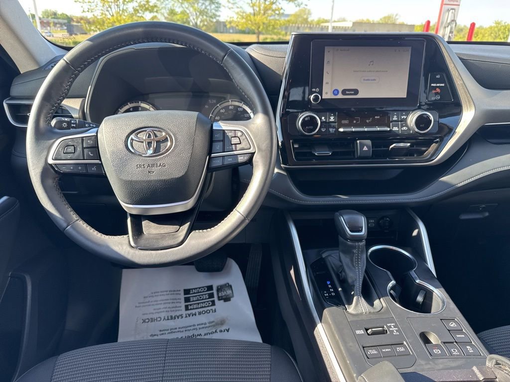 Certified 2024 Toyota Highlander LE AWD/4WD image 10