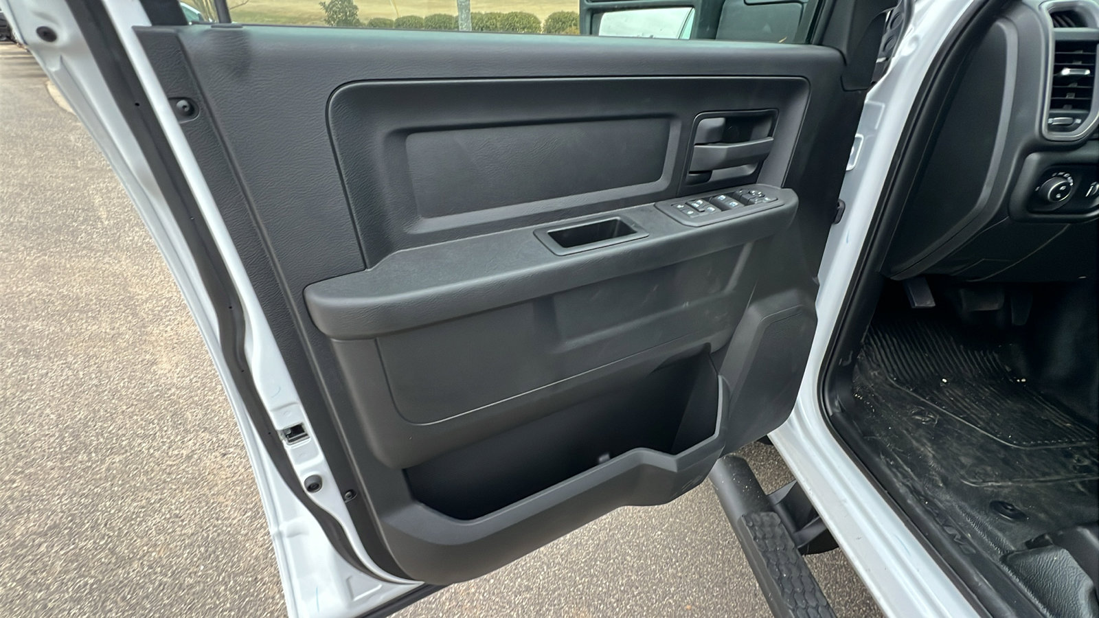 Used 2025 RAM 5500 Tradesman w/ Safety Group image 17