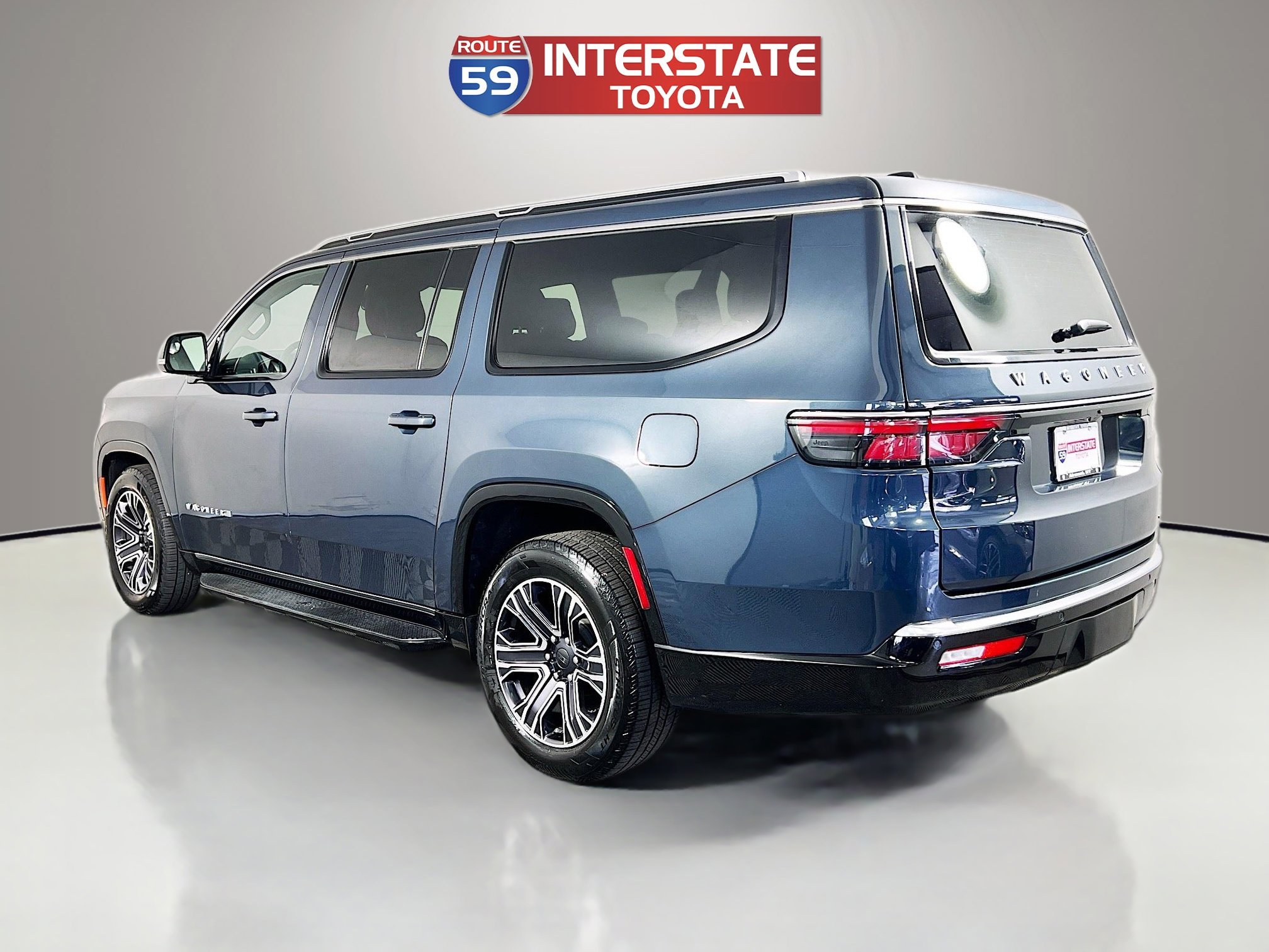 Used 2024 Jeep Wagoneer L Series II w/ Flexible Seating Group image 5