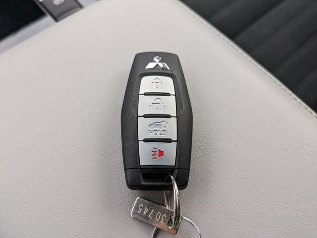Used 2025 Mitsubishi Outlander SE FWD image 33