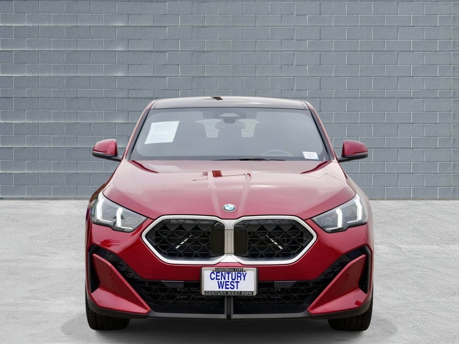 Used 2025 BMW X2 xDrive28i image 2