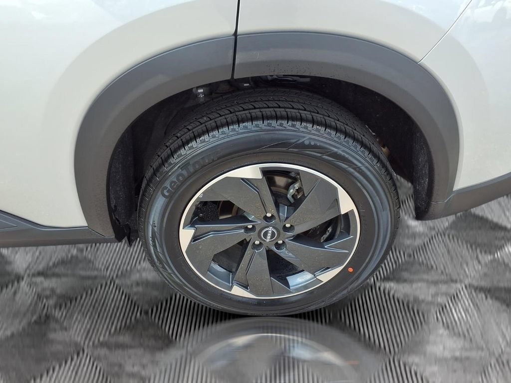 Used 2024 Nissan Rogue SV AWD/4WD image 23