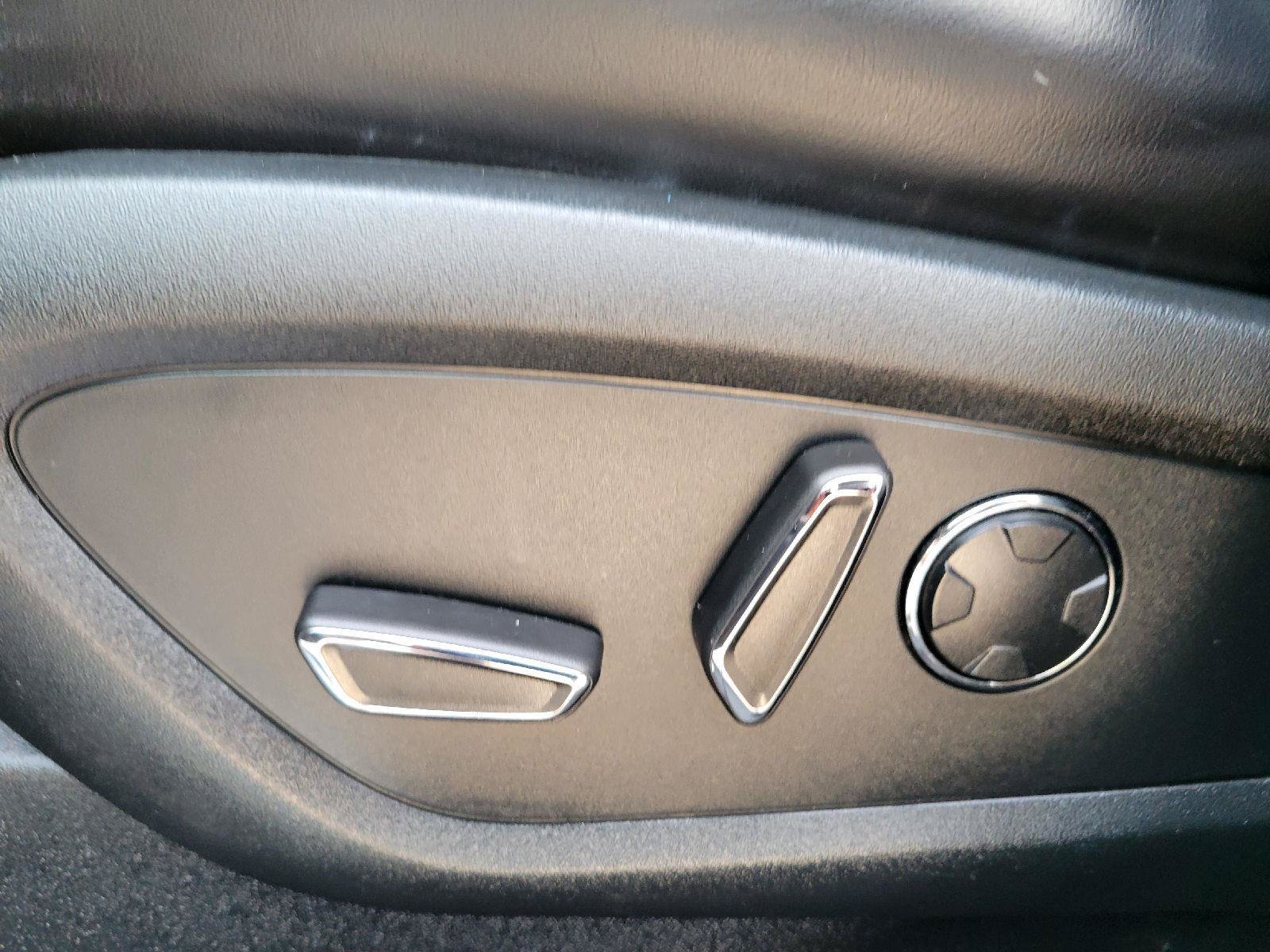 Used 2019 Lincoln MKC Select w/ Select Plus Package AWD/4WD image 9