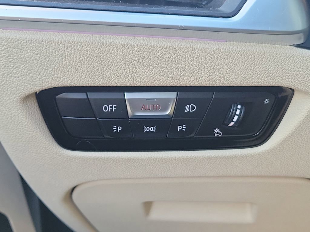 Used 2021 BMW 330i xDrive Sedan w/ Premium Package image 24