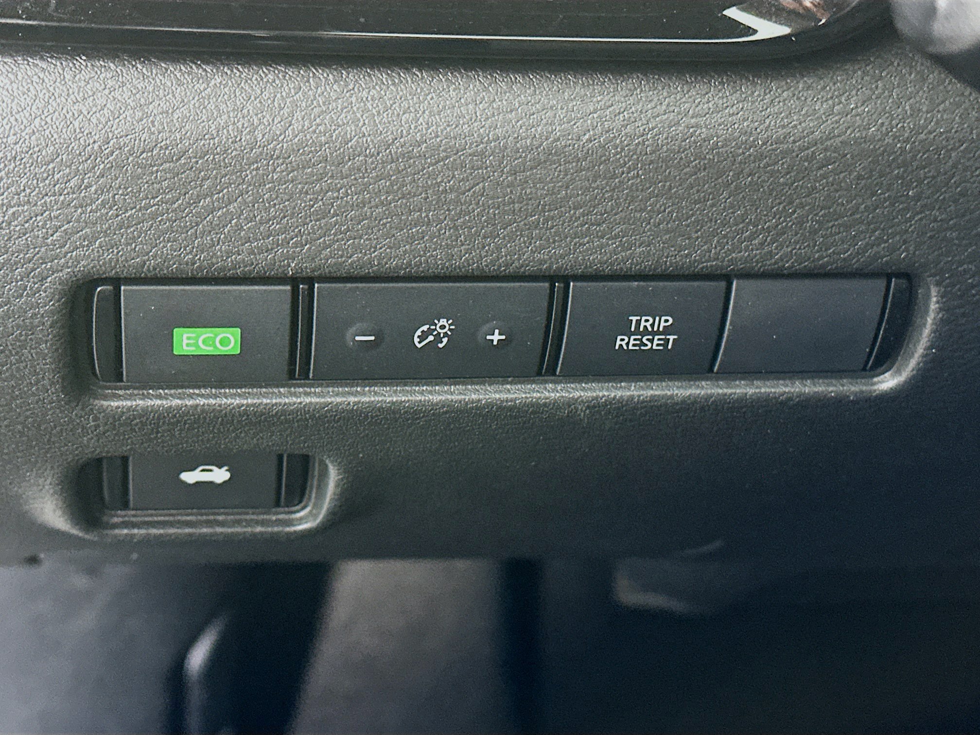 Used 2025 Nissan Sentra SV FWD image 16