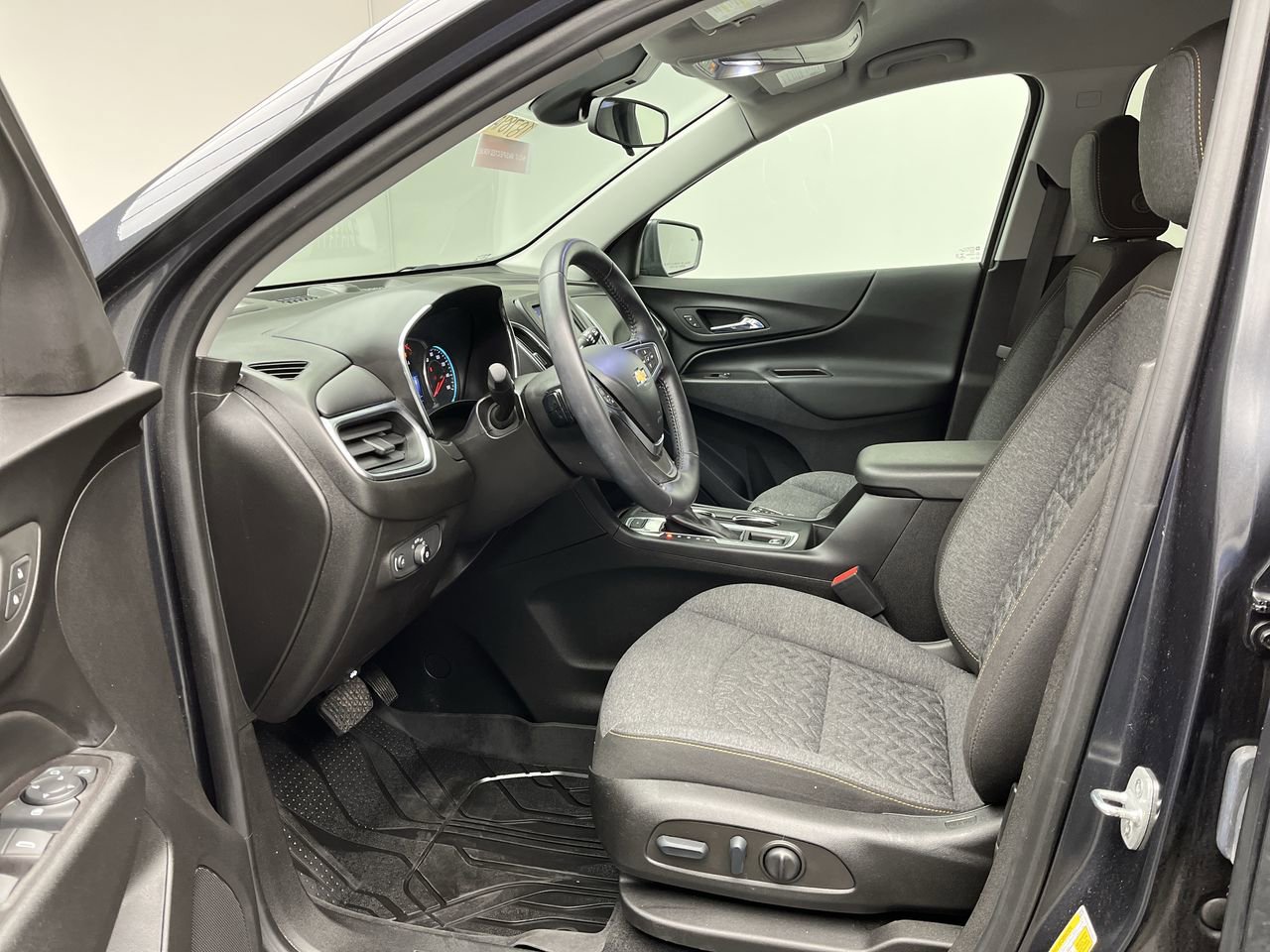 Used 2022 Chevrolet Equinox LT AWD/4WD image 3