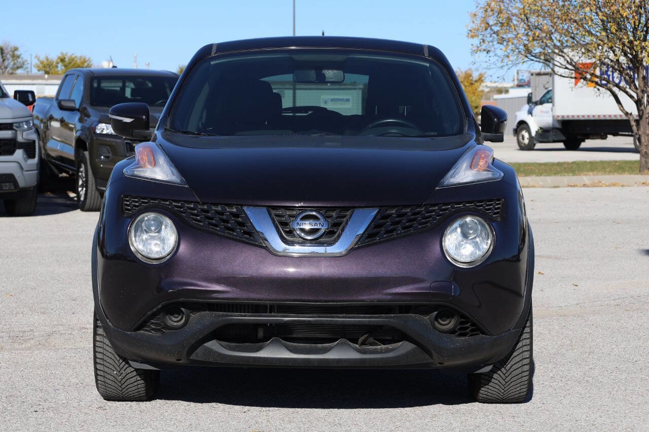 Used 2017 Nissan Juke SV image 2