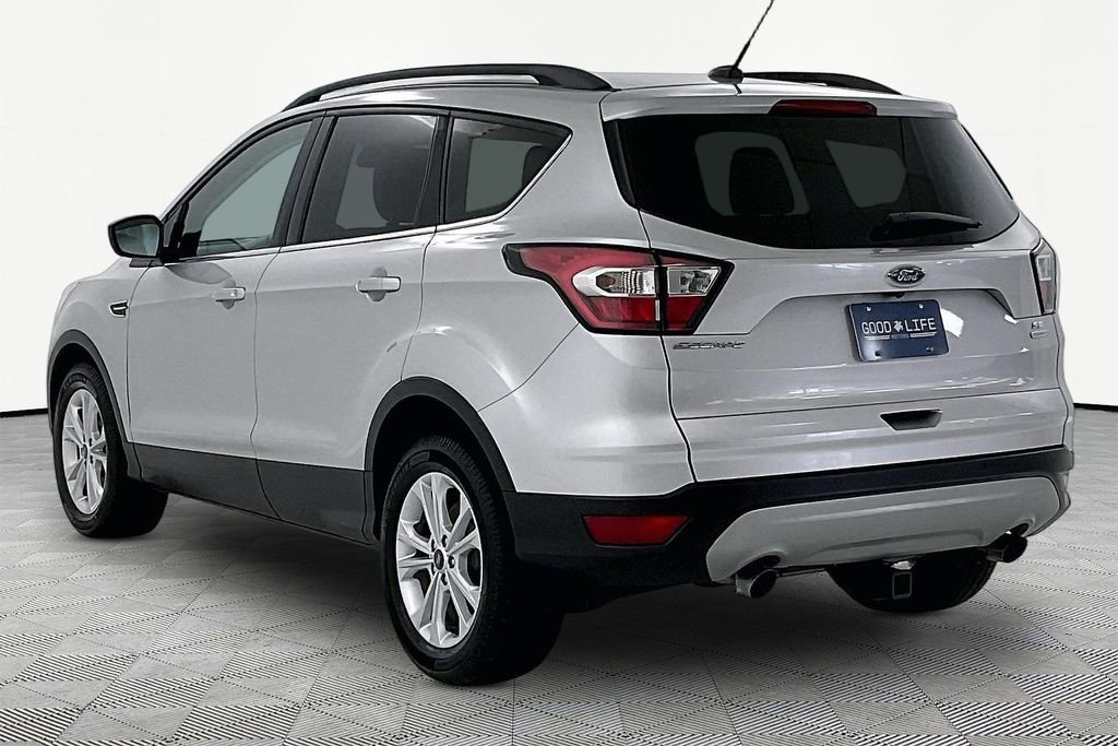 Used 2018 Ford Escape SE w/ Ford Safe & Smart Package FWD image 4