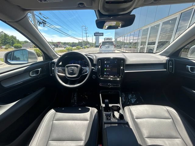 Certified 2025 Volvo XC40 B5 Core AWD/4WD image 19
