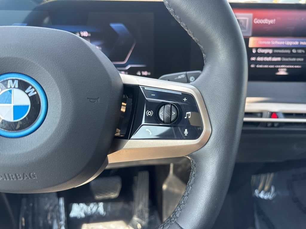 Used 2023 BMW iX xDrive50 w/ Convenience Package AWD/4WD image 15