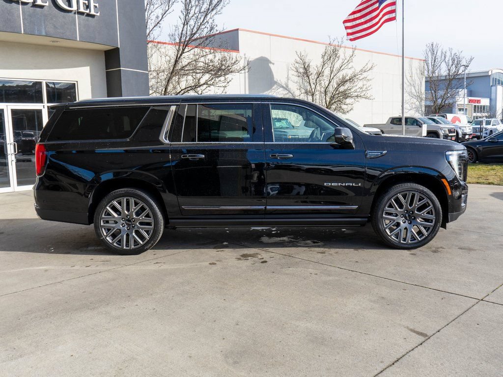 New 2026 GMC Yukon XL Denali Ultimate AWD/4WD image 8