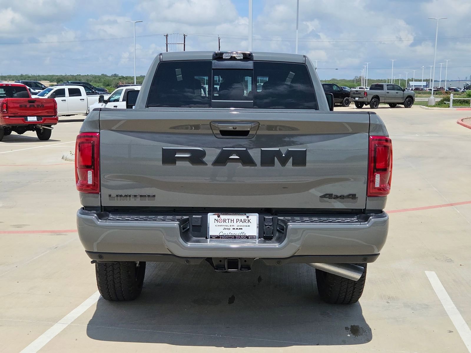 New 2026 RAM 2500 Limited AWD/4WD image 4