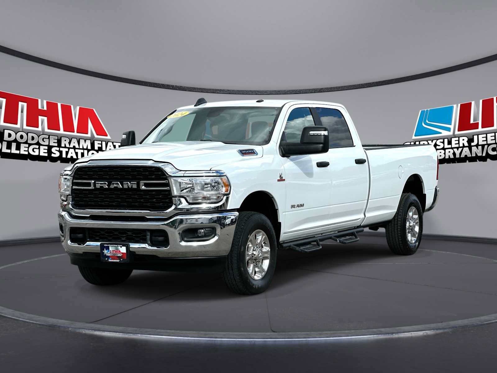 Used 2024 RAM 3500 Big Horn AWD/4WD image 1