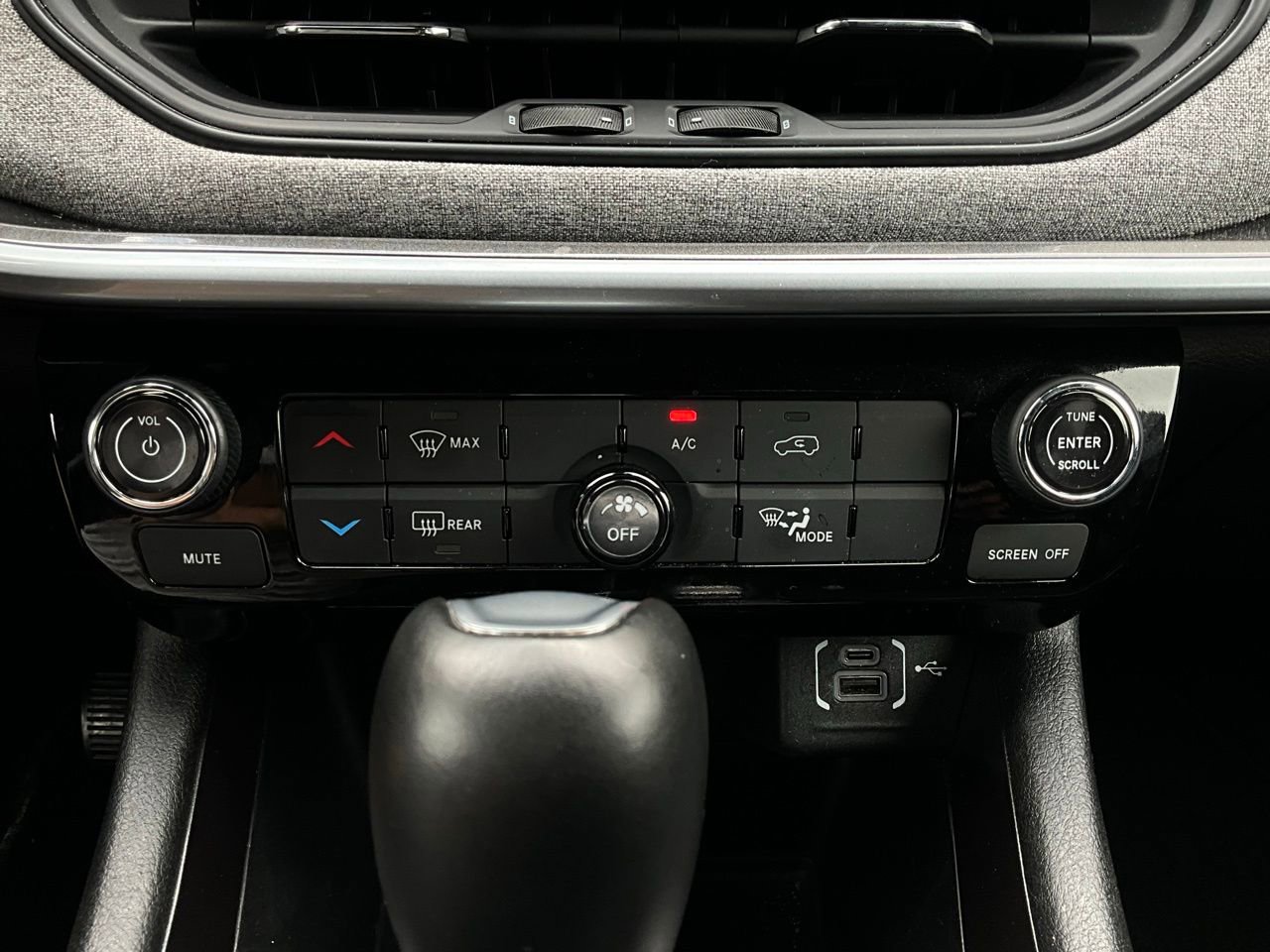 Used 2025 Jeep Compass Latitude image 27