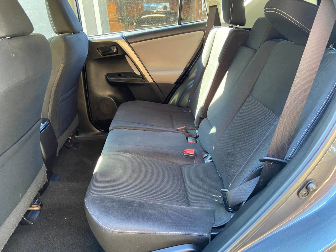 Used 2015 Toyota RAV4 XLE FWD image 16