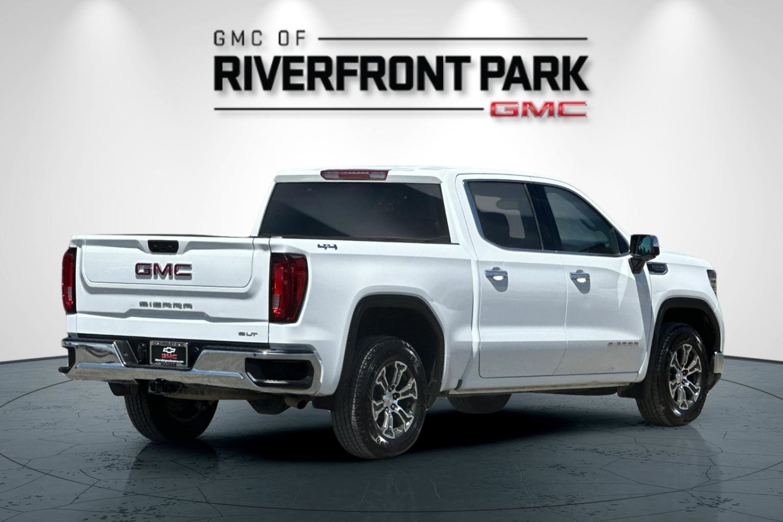 Used 2024 GMC Sierra 1500 SLT image 3