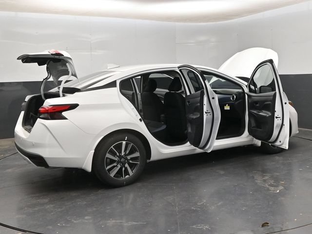 New 2025 Nissan Versa SV w/ Trunk Package FWD image 27
