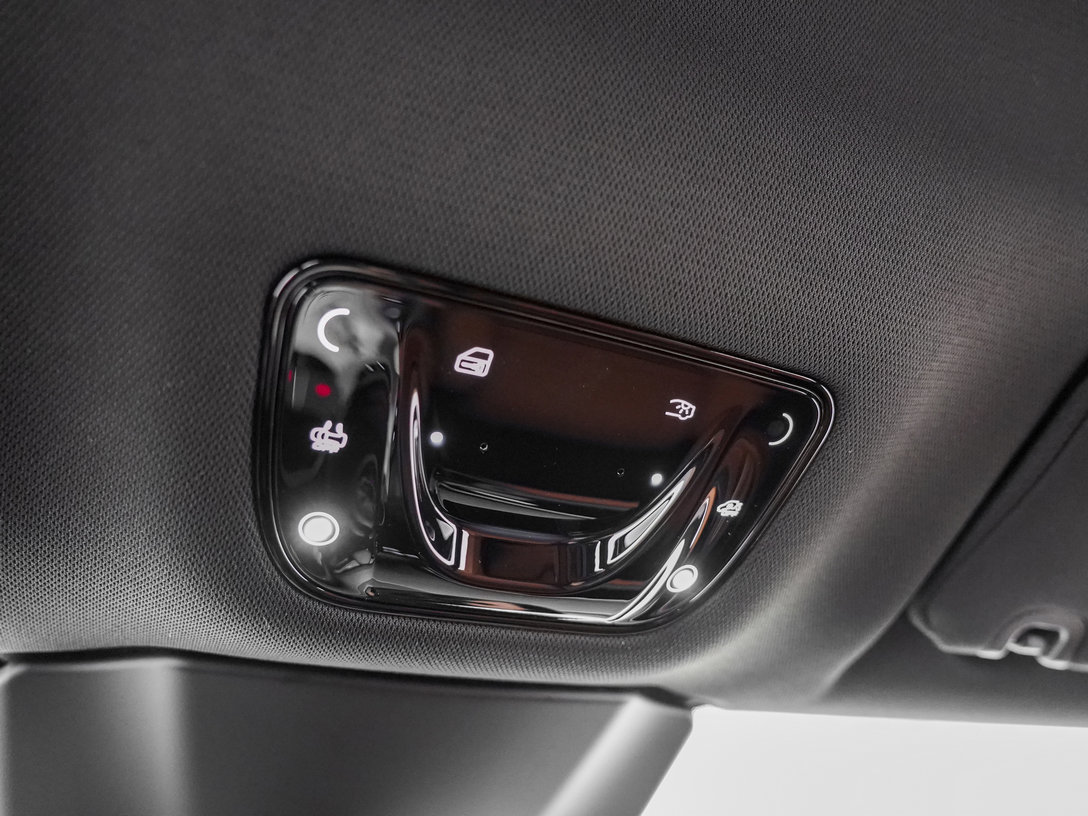 Used 2023 Ferrari Purosangue AWD/4WD image 18