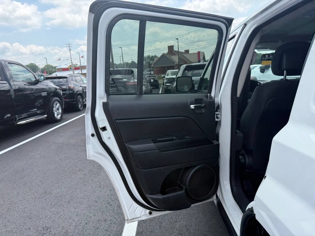 Used 2016 Jeep Patriot Sport w/ Power Value Group AWD/4WD image 12