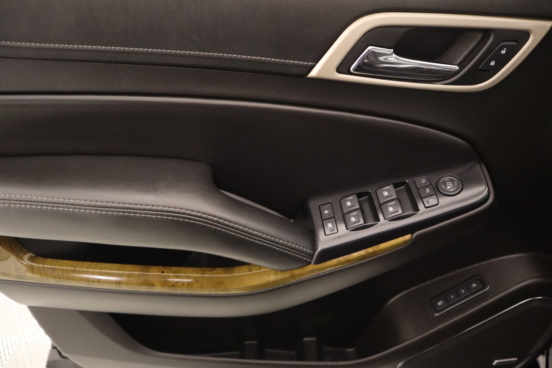 Used 2017 GMC Yukon Denali w/ Open Road Package image 19