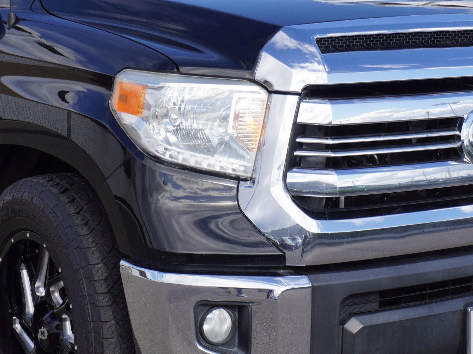 Used 2017 Toyota Tundra SR5 image 3