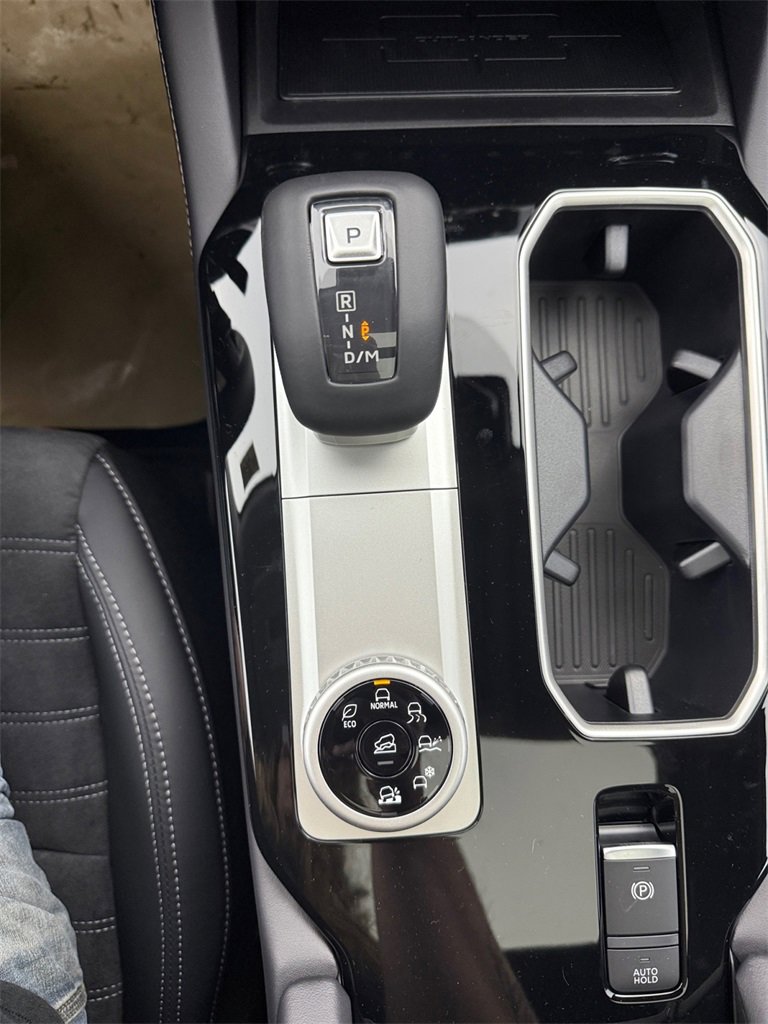 New 2025 Mitsubishi Outlander SE image 21