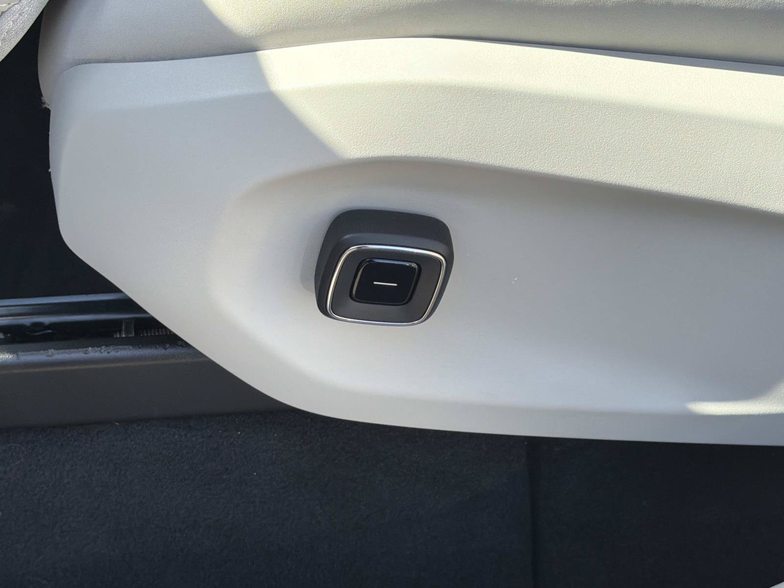 Certified 2025 Volvo EX90 Ultra AWD/4WD image 18
