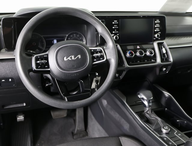 Used 2023 Kia Sorento LX image 11