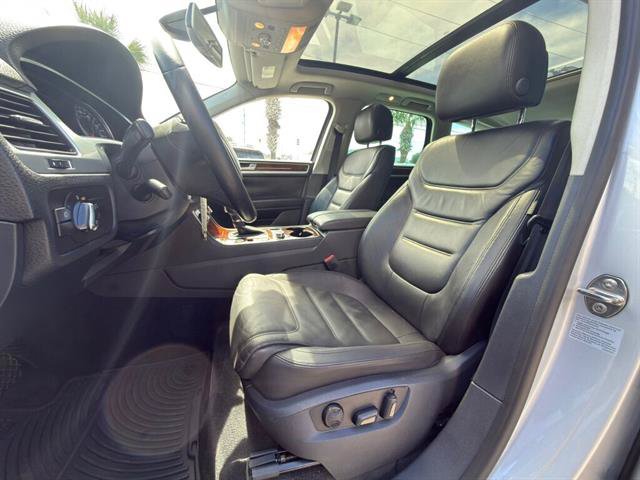 Used 2014 Volkswagen Touareg Sport AWD/4WD image 9