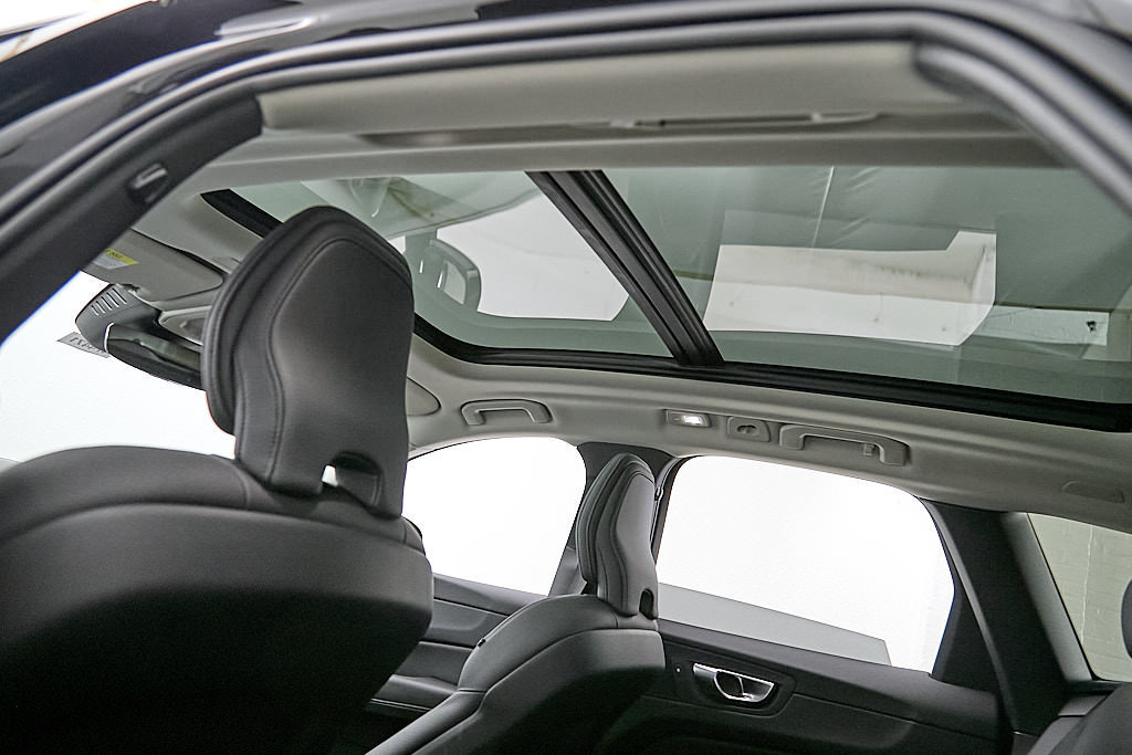 Certified 2025 Volvo XC60 T8 Plus w/ Protection Package Premier AWD/4WD image 23