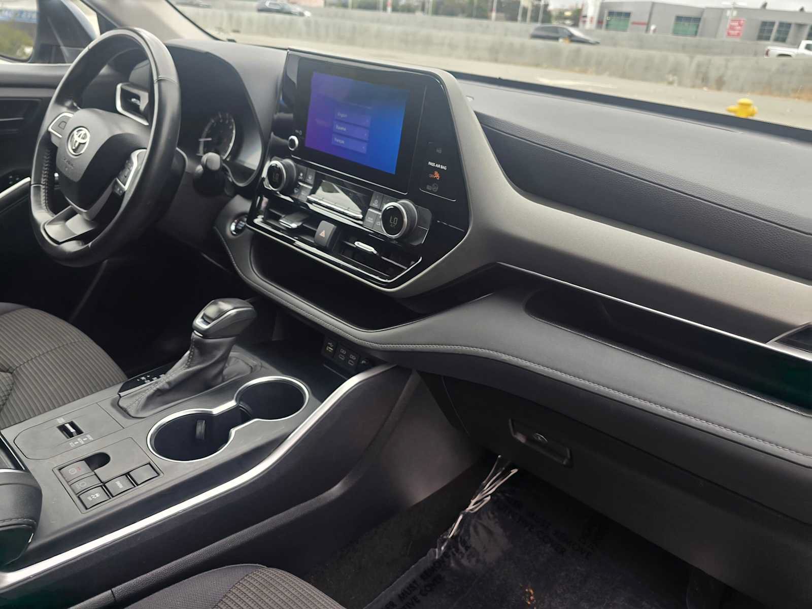 Used 2023 Toyota Highlander LE FWD image 11