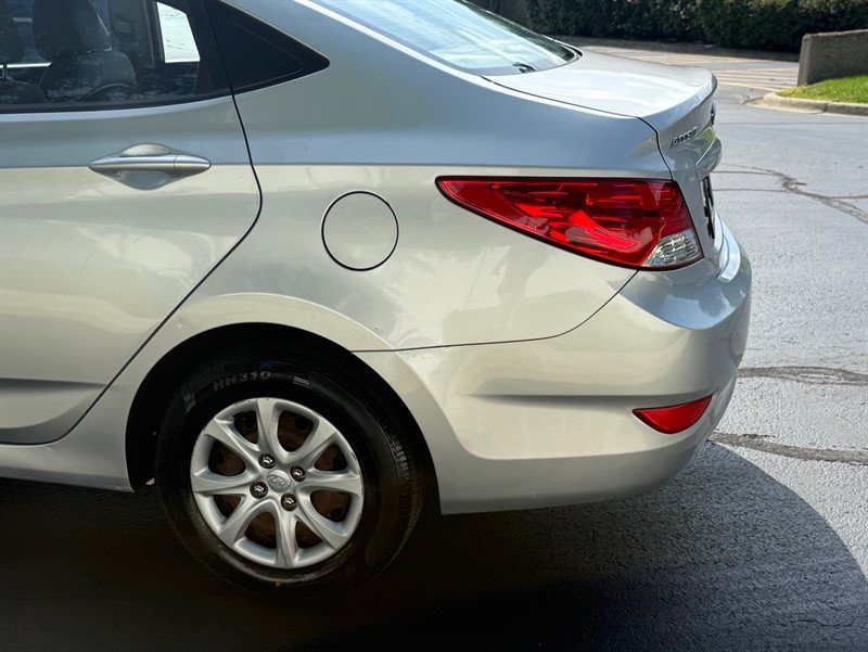 Used 2012 Hyundai Accent GLS FWD image 29